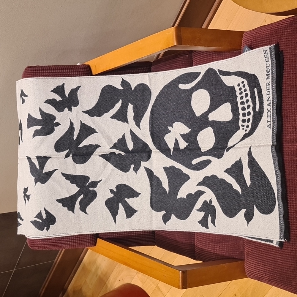 Scarf - Picture 6 of 8